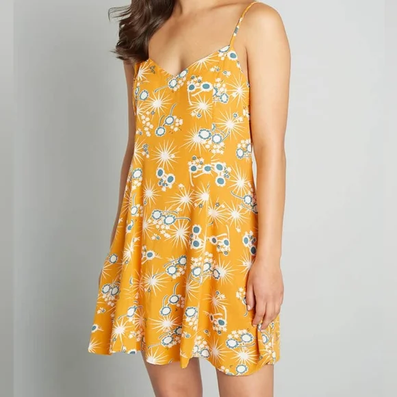 NEW Modcloth On Cloud Nineties Shift Dress Sunglasses Print Yellow Women M - Picture 2 of 11